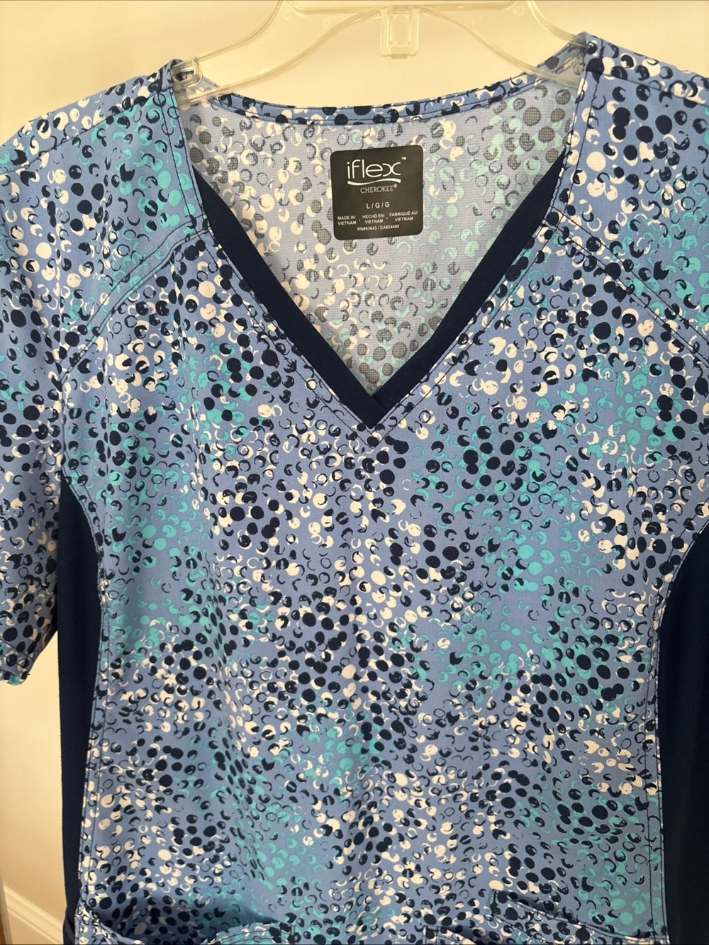iFlex Cherokee Floral Blue Scrub Top Large V-Neck with Side Panel Short Sleeve - Picture 3 of 7